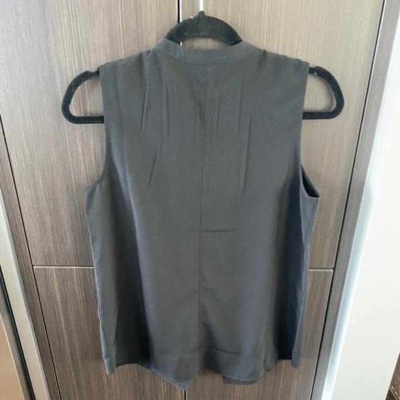 Banana Republic Sleeveless Black Blouse (M) - Picture 5 of 5
